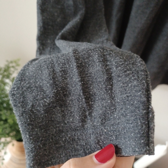 FREE w/$30 Purchase; Forever 21 Gray Long Sleeve Swing Top - Picture 10 of 12